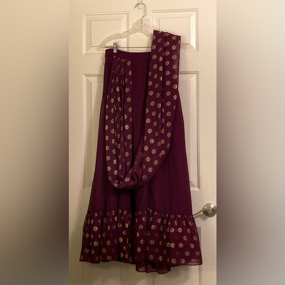 Sangria Foil Ruffled Pre-Stitched Saree WITH Blouse - Picture 13 of 13